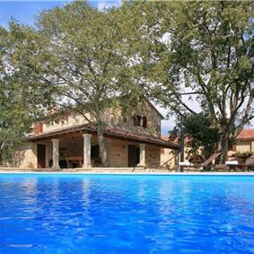 4 bedroom villa with pool near Svetvinčenat, Istria, sleeps 10